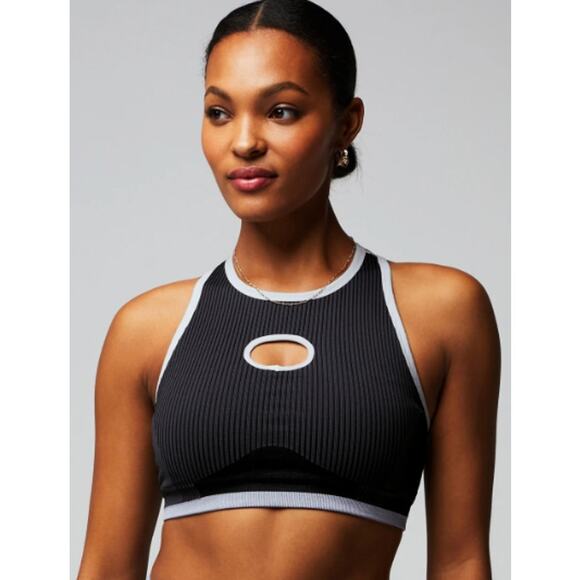 Fabletics Size Medium Reach Low Impact Sports Bra Yoga Pilates Black Gray NWT - Picture 1 of 11